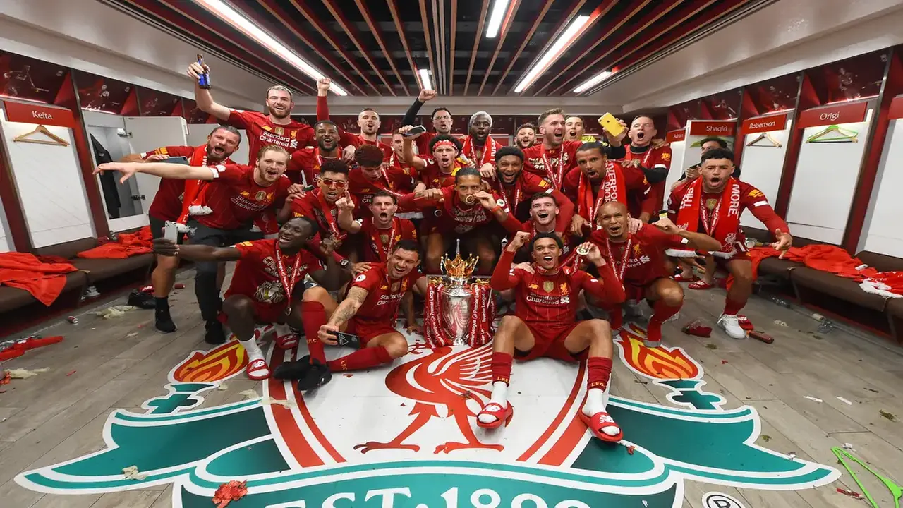 ليفربول يقترب من رحيل لاعب جديد من الجيل الذهبي